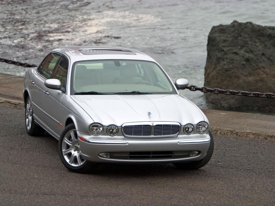  Jaguar XJ8 L 2005 года  (фото 44 из 63)